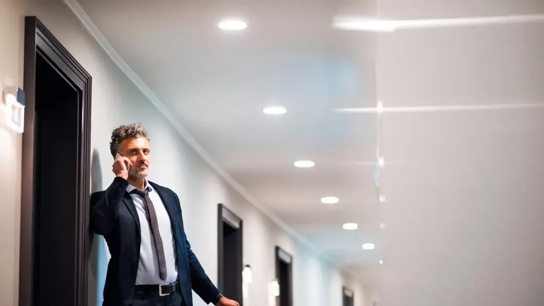 Kiemelő megvilágítás szűk, 36–45° szórásszögű optikával