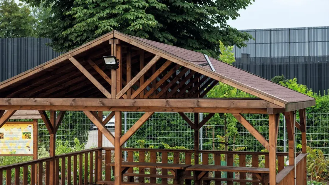 LED reflektor udvari beálló megvilágítására, dönthető konzollal