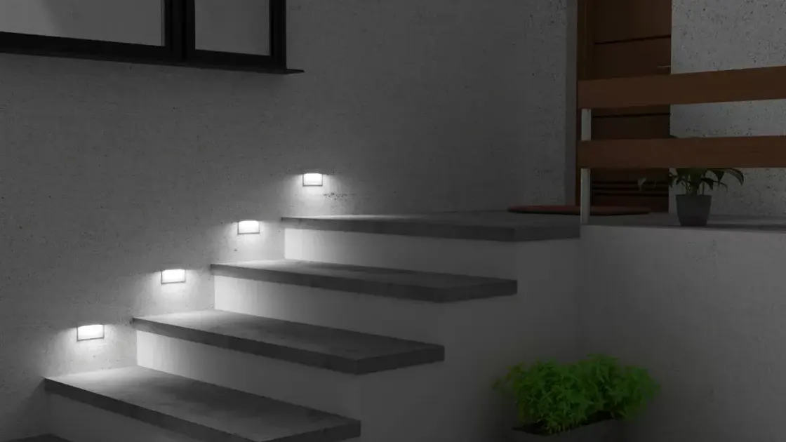 Kültéri fali lámpa modern homlokzaton – opál diffúzor