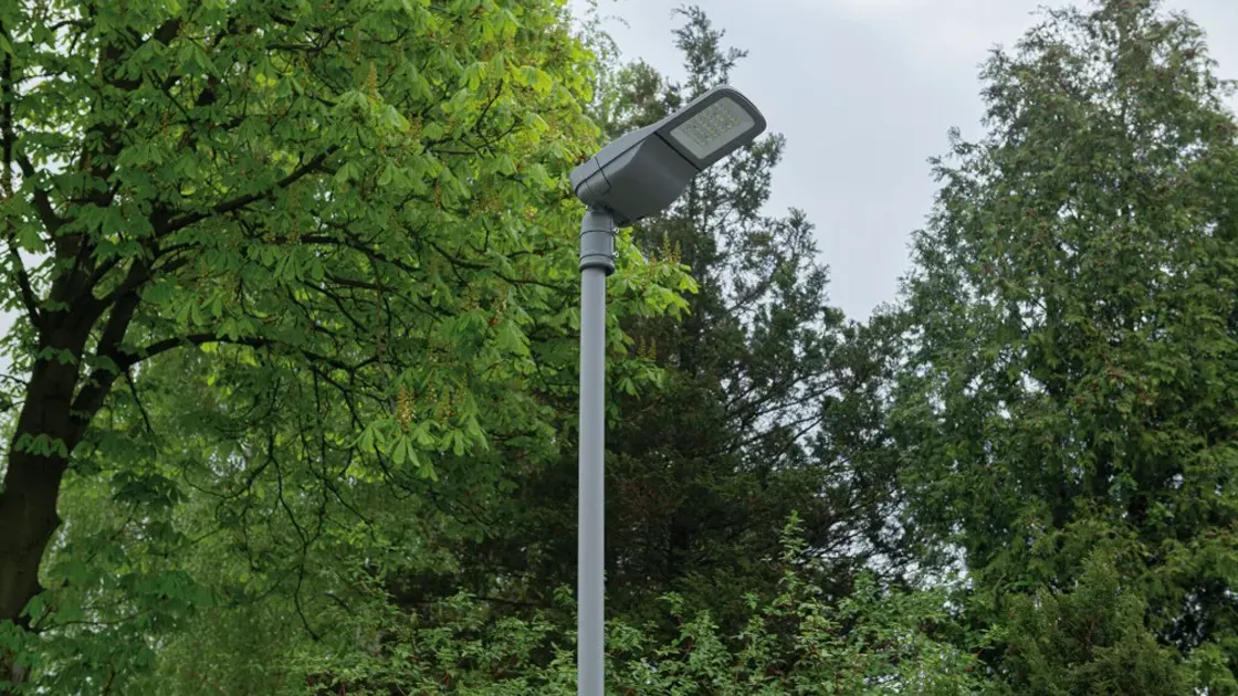 Ipari udvar és parkoló megvilágítása 100–200 W, 14 000–26 000 lm tartományban