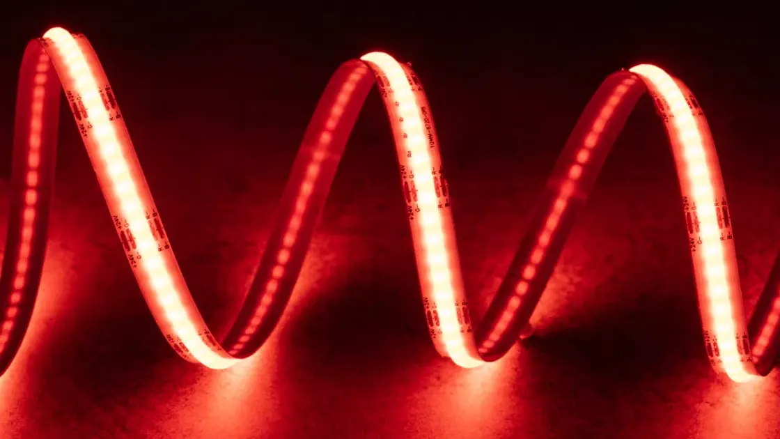 COB LED szalag homogén fényvonallal pultvilágításban