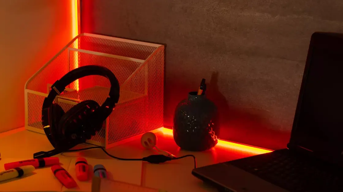 NEON LED szalag – folyamatos, homogén fényvonal belső térben