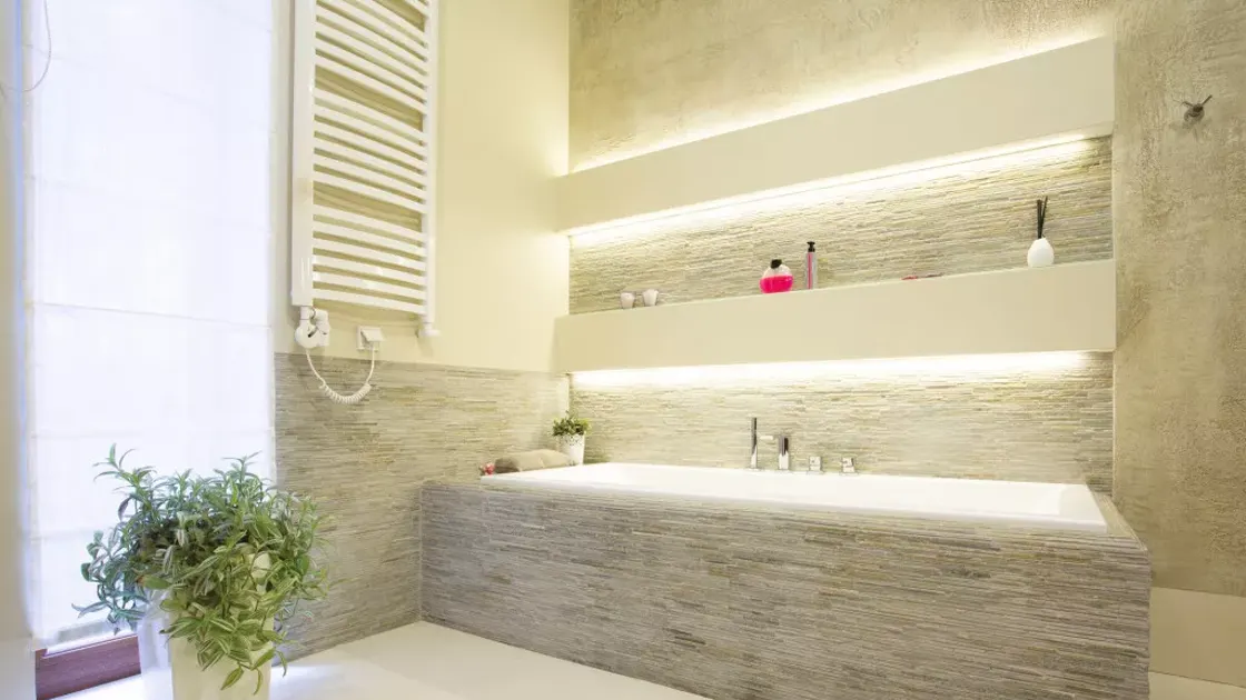 Állítható fehér tartomány 2700–6500 K, távirányítós vezérléssel